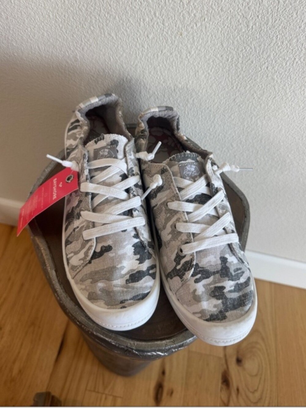 Roxy Bayshore Low-Top Sneakers in Gray Camo